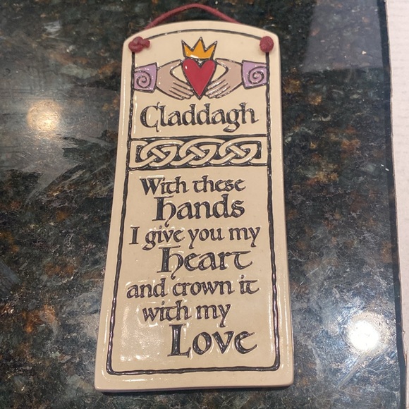 Vintage 2003 Claddagh Ceramic Plaque - Picture 2 of 6